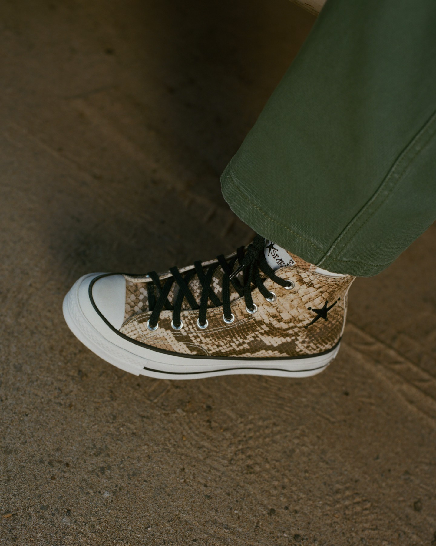 純血西岸蛇紋注入！CONVERSE x Stüssy 蛇紋新色即將登台發售